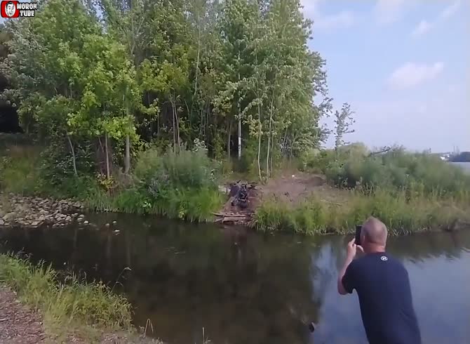 Video :He attempts to use his motorcycle to cross a river, but it fails
